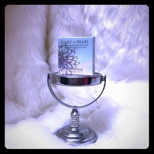NEW Vegan Daisy and Pearl natural radiance booster